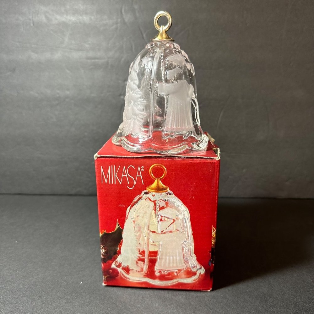 Mikasa Crystal Holiday Bell Santa Claus Sleigh Tree Stars Scalloped Edge 4.5" - Picture 1 of 8
